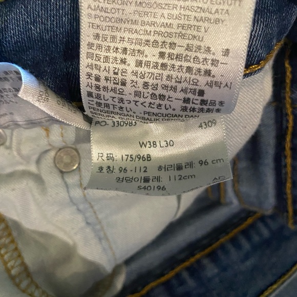 Men’s Levi Jeans - Picture 3 of 5